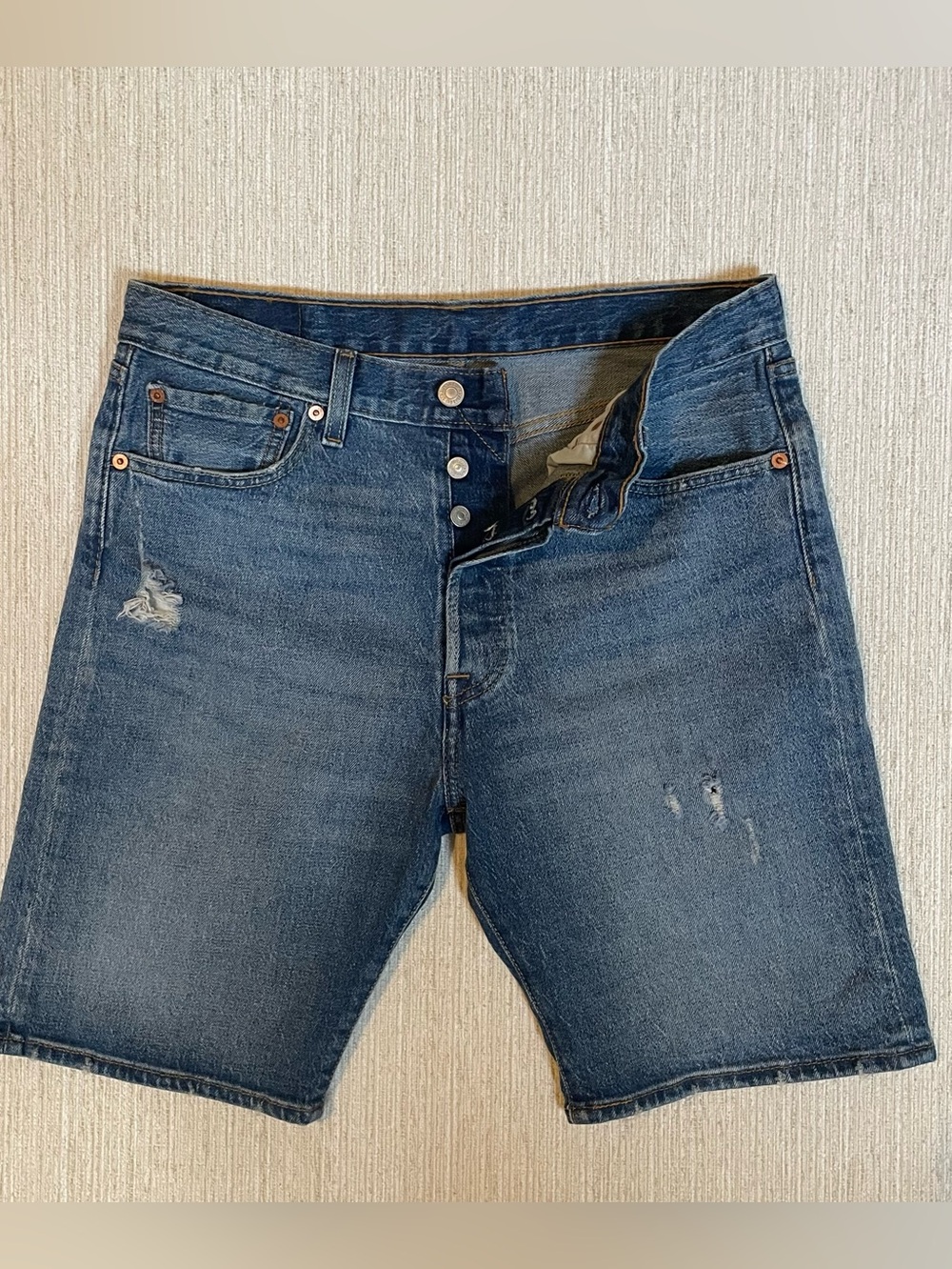 Levi's 501 Denim Shorts Men's 32 9 inch Distressed Medium Blue Wash Jorts